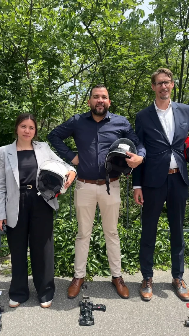 🏁 HOTEL GRAND PRIX – FINALE im HOTEL WEITZER
Das große Finale ist da 🚗💨

Drei Rennen. Drei Hotels. Und jetzt steht fest, wer unseren Hotel Grand Prix für sich entscheidet…
Nach einem starken Auftakt von Fritz Wiedrich, sehr starkem Ehrgeiz und Einsatz von Bea Dehlinch und einem Doppelsieg von Josef Freudenthaler ist klar:

👉 Josef Freudenthaler holt den Gesamtsieg für das Grand Hotel Wiesler nach Hause! 🏆
Was für ein Rennen, was für ein Finish!

Unser Grand Prix ist entschieden – jetzt übernimmt Spielberg! Wir freuen uns riesig, alle Formel-1-Fans in Graz und in unseren Häusern begrüßen zu dürfen 🏎️💨

🎁 GEWINNSPIEL – LETZTE CHANCE:
Unter dem ersten Video verlosen wir die 3 Rennautos an 3 glückliche Gewinner.
👉 Für Extra-Gewinnchancen:
Like auch dieses Video❤️
Und kommentiere: Welche Rennstrecke war dein Favorit?

⏰ Teilnahmeschluss: 28. Juni, 24:00 Uhr
📩 Die Gewinner*innen werden am Montag, 29.06. verständigt

Wir drücken euch allen die Daumen 🍀
Und sagen danke fürs Mitfiebern beim Hotel Grand Prix!

#hotelweitzer #grandhotelwiesler #hoteldaniel #hotelgrandprix